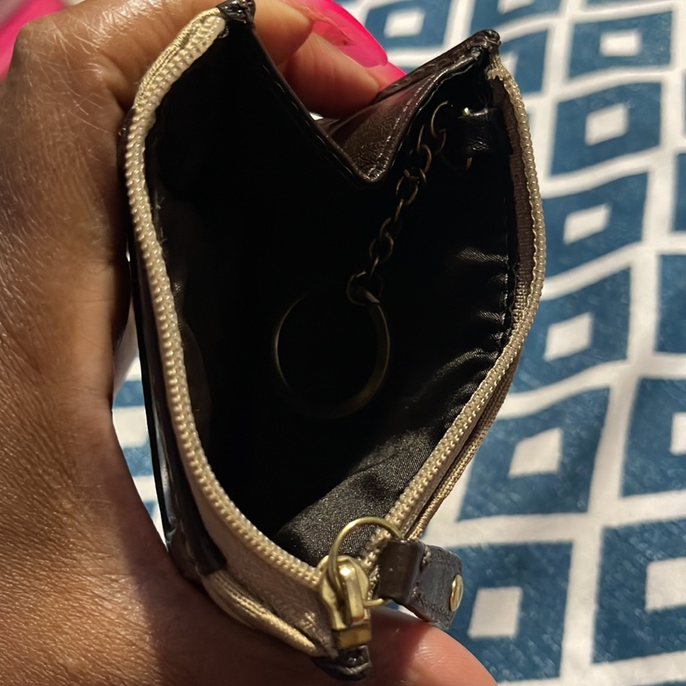 Monogram coach change purse/card holder used but still in good condition - Picture 4 of 4